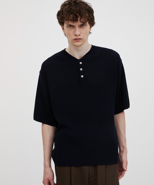 UNITED TOKYO(ユナイテッドトウキョウ)の「【MADE IN JAPAN】18Gコンパクトコットン ワッフルヘンリーTシャツ |通気性/吸水性/伸縮性/軽量性/夏服/べた付き防止(Tシャツ/カットソー・メンズ・ネイビー/ブラック/ライトグレー・1/2)」の6枚目の写真