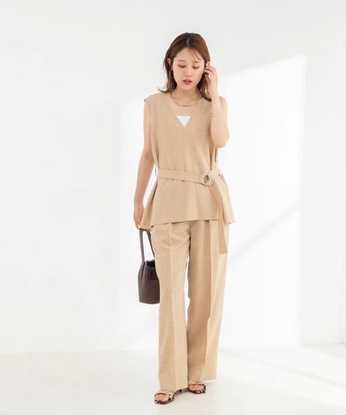 NOLLEY’S(ノーリーズ)の「《セットアップ対応》【BECシリーズ】ウォッシャブルリネンライクベルテッドノースリーブブラウス(ベスト・レディース・ベージュ/ブラック・38)」の14枚目の写真