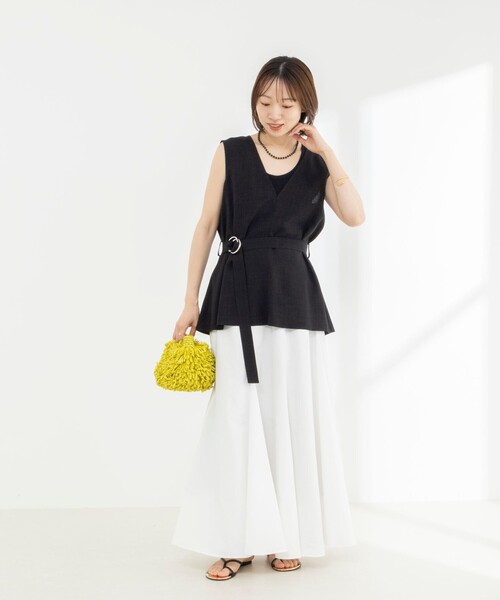 NOLLEY’S(ノーリーズ)の「《セットアップ対応》【BECシリーズ】ウォッシャブルリネンライクベルテッドノースリーブブラウス(ベスト・レディース・ベージュ/ブラック・38)」の5枚目の写真