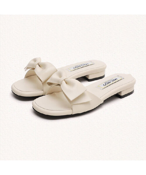 MAC MOC(マックモック)の「ルナ リボンワンポイントミュールスリッパ_5colors (2cm/4.5cm)(サンダル・レディース・クリーム/ベージュ/シルバー/ピンク/グレイッシュベージュ/クリアブラック/イエロー/ブラック/アイボリー・22.5cm/23.5cm/25cm/23cm/24.5cm/24cm)」の2枚目の写真