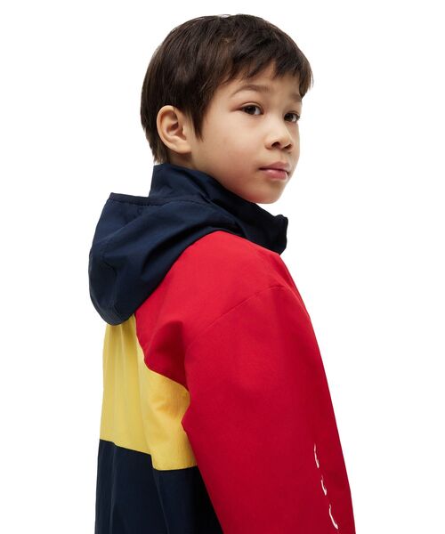TOMMY HILFIGER(トミーヒルフィガー)の「BOYS レガッタカラーブロックジャケット(ナイロンジャケット・キッズ・マルチ・130cm/160cm/140cm/150cm)」の4枚目の写真
