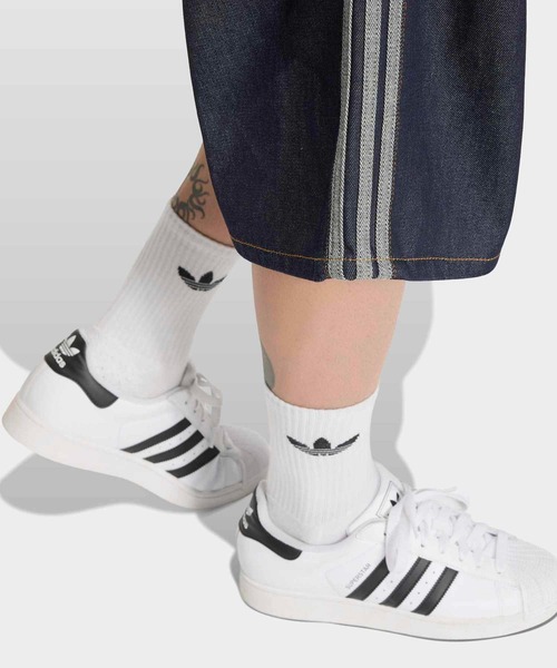 adidas(アディダス)の「ファイヤーバード アディカラー ジョーツ ミッドライズ ストレートレッグ / ハーフパンツ / アディダスオリジナルス adidas Originals(デニムパンツ・メンズ・ブルー・35inch/34inch/32inch/30inch/28inch/38inch/37inch/36inch)」の4枚目の写真