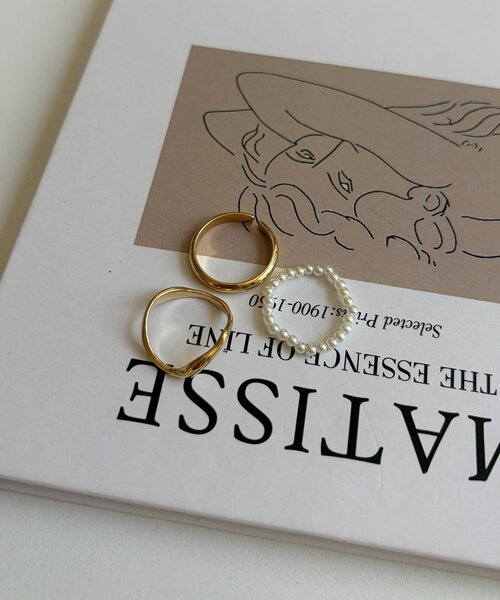 Thevon(ゼボン)の「【heilly】パール3点セットリング(リング・レディース・シルバー/ゴールド・FREE)」の2枚目の写真