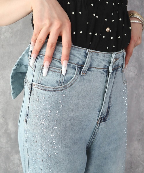 CECIL McBEE（セシルマクビー）の「バックリボンラインストーンフレアデニムパンツ（デニムパンツ・レディース・サックスブルー・61/64）」の8枚目の写真