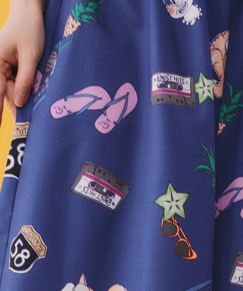 ScoLar(スカラー)の「462004:仲宗根泉(HY)コラボ アメリカン風ポップ総柄パンツ(その他パンツ・レディース・ブラック/ブルー・M)」の12枚目の写真