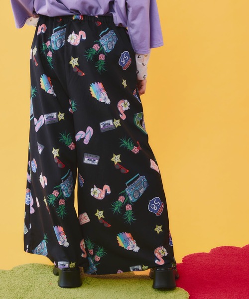 ScoLar(スカラー)の「462004:仲宗根泉(HY)コラボ アメリカン風ポップ総柄パンツ(その他パンツ・レディース・ブラック/ブルー・M)」の16枚目の写真