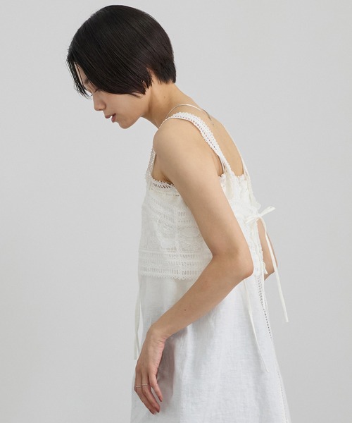 SALON adam et rope'(サロン アダム エ ロペ)の「チュニジアパターンクラフトレースキャミ(キャミソール・レディース・ブラック/オフホワイト・FREE)」の8枚目の写真