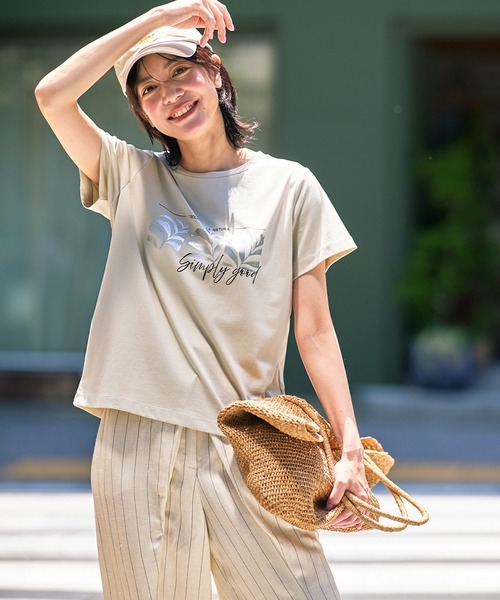 DoCLASSE( ドゥクラッセ)の「コットン混・グラフィックTシャツ(Tシャツ/カットソー・レディース・ホワイト×ブラック/ホワイト/ネイビー/ブルーグレー/ダークブラウン/チャコール/ライトグレー・3L/LL/S/M/L)」の12枚目の写真