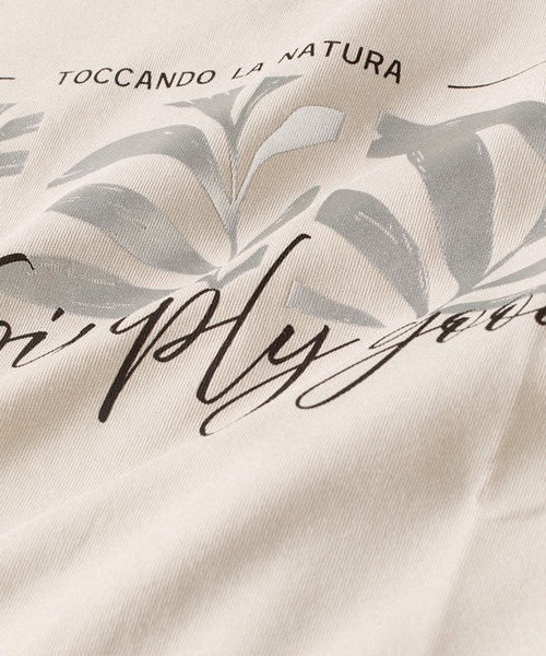 DoCLASSE( ドゥクラッセ)の「コットン混・グラフィックTシャツ(Tシャツ/カットソー・レディース・ホワイト×ブラック/ホワイト/ネイビー/ブルーグレー/ダークブラウン/チャコール/ライトグレー・3L/LL/S/M/L)」の14枚目の写真