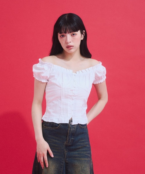 GAB GAB(ガブガブ)の「Shirred Off-Shoulder Blouse/シャーリングオフショルブラウス(シャツ/ブラウス・レディース・ホワイト・FREE)」の6枚目の写真