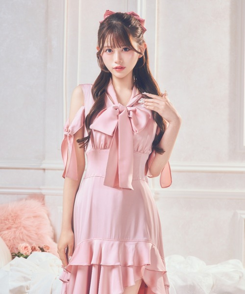 ReAmour(リアムール)の「サテンスリットロングワンピ(ワンピース・レディース・ピンク/ブラック系その他/アイボリー/ブルー・FREE)」の1枚目の写真