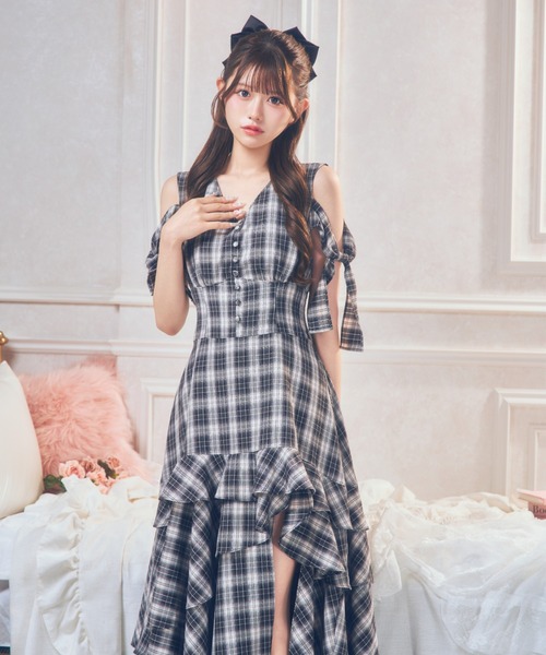 ReAmour(リアムール)の「サテンスリットロングワンピ(ワンピース・レディース・ピンク/ブラック系その他/アイボリー/ブルー・FREE)」の15枚目の写真