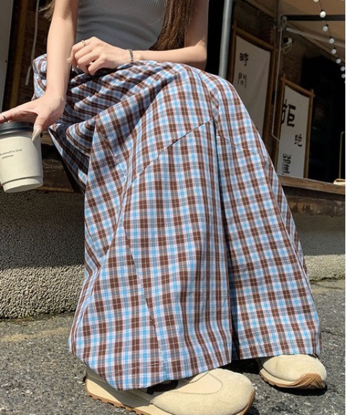 &soiree(アンドソワレ)の「ウエストレイヤードイージーチェック柄カーブパンツ(その他パンツ・レディース・ブルー/レッド/ブラウン・MEDIUM/X-LARGE/SMALL/LARGE)」の1枚目の写真
