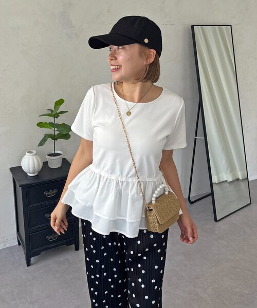 prose verse（プロズヴェール）の「【MOMO】裾フリルドッキングペプラムTシャツ（Tシャツ/カットソー・レディース・オフホワイト/ブラック系その他/ブラック・LARGE/MEDIUM）」の2枚目の写真