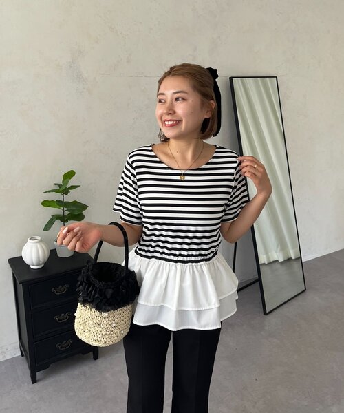 prose verse（プロズヴェール）の「【MOMO】裾フリルドッキングペプラムTシャツ（Tシャツ/カットソー・レディース・オフホワイト/ブラック系その他/ブラック・LARGE/MEDIUM）」の9枚目の写真