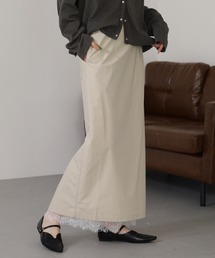 バックスリットレースヘムスカート