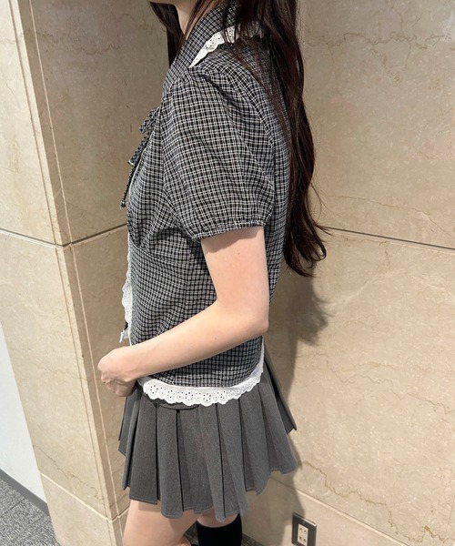 PHILLY(フィリー)の「《ソンス/韓国ガーリー》レースパイピングコンパクトシャツ(シャツ/ブラウス・レディース・ネイビー/アイボリー/ブラック・FREE)」の4枚目の写真