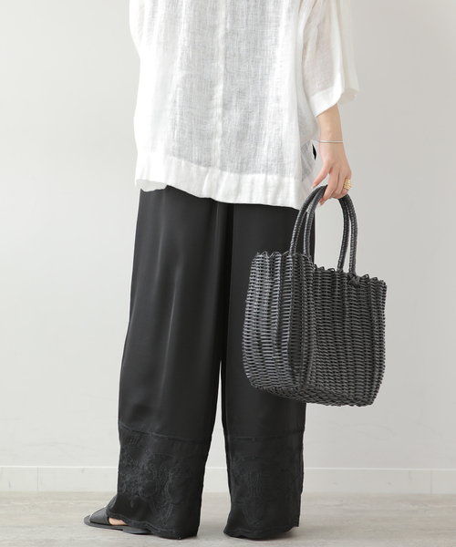 JOURNAL STANDARD relume(ジャーナルスタンダード レリューム)の「サテンエンブロイダリーヘムパンツ(その他パンツ・レディース・ブラウン/ブラック・FREE)」の8枚目の写真