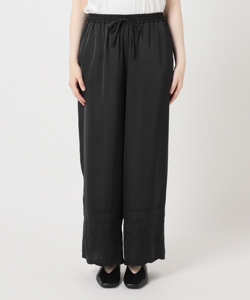 JOURNAL STANDARD relume(ジャーナルスタンダード レリューム)の「サテンエンブロイダリーヘムパンツ(その他パンツ・レディース・ブラウン/ブラック・FREE)」の16枚目の写真