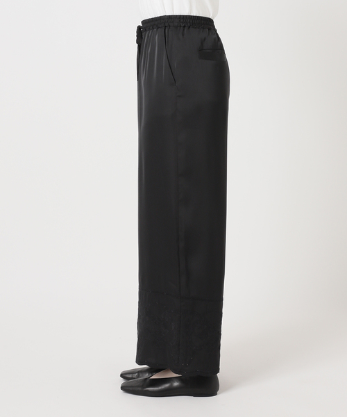 JOURNAL STANDARD relume(ジャーナルスタンダード レリューム)の「サテンエンブロイダリーヘムパンツ(その他パンツ・レディース・ブラウン/ブラック・FREE)」の17枚目の写真
