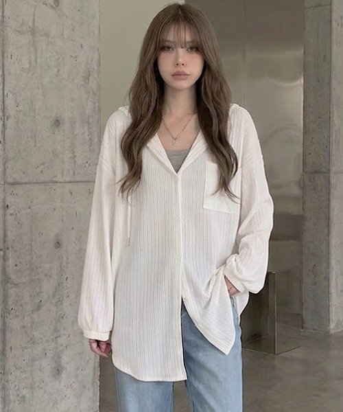 gossip!ロサンゼルス(ゴシップロサンゼルス)の「YUGA ドロップショルダー オーバーサイズ フード付きトップス(シャツ/ブラウス・レディース・グリーン/ホワイト・L/M)」の4枚目の写真