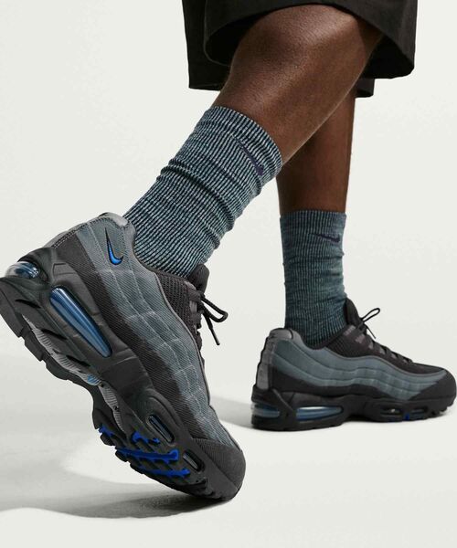 NIKE(ナイキ)の「ナイキ エア マックス 95 ビッグバブル メンズシューズ / Nike Air Max 95 Big Bubble Men's Shoes IM9605-002 Smoke Grey(スニーカー・メンズ・グレー系その他・26/26.5/27/27.5/29/29.5/30/24/24.5/25/25.5/28/28.5)」の9枚目の写真