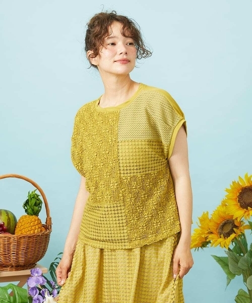 Jocomomola（ホコモモラ）の「Parche レースパッチワークカットソー（ベスト・レディース・ブラック/イエロー・40）」の2枚目の写真