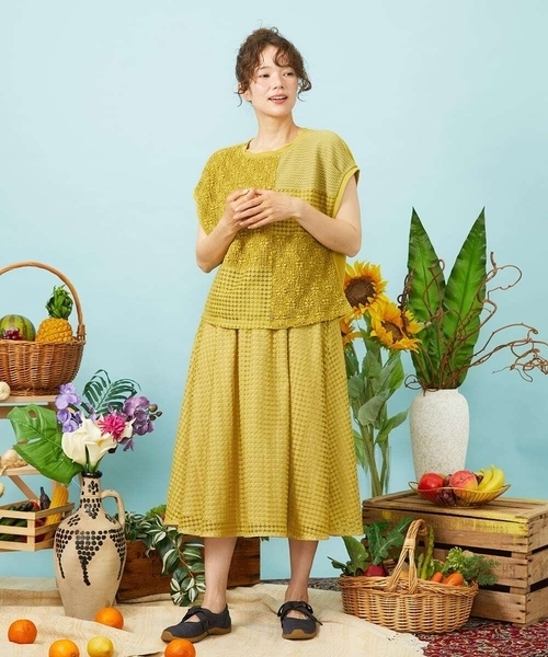 Jocomomola（ホコモモラ）の「Parche レースパッチワークカットソー（ベスト・レディース・ブラック/イエロー・40）」の3枚目の写真