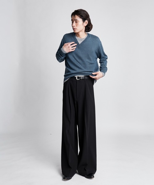 SINSS(シンス)の「Layered V-neck knit / レイヤードVネックニット(ニット/セーター・メンズ・ブルー/ブラウン/チャコールグレー/レッド・LARGE/SMALL/X-SMALL/MEDIUM)」の15枚目の写真