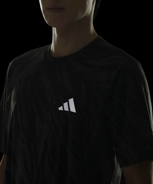 adidas（アディダス）の「テック エッセンシャルズ クール タッチ レギュラーフィット カモ AOP 半袖Tシャツ / アディダス adidas（Tシャツ/カットソー・メンズ・グレー・XX-LARGE/3XL/LARGE/MEDIUM/SMALL/X-LARGE/X-SMALL）」の3枚目の写真
