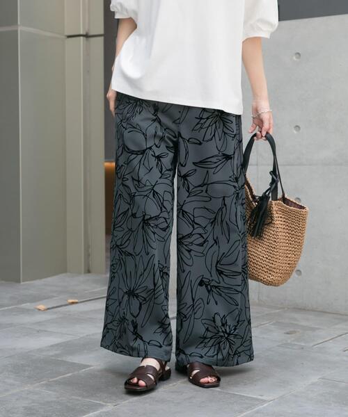 ITEMS URBANRESEARCH(アイテムズ アーバンリサーチ)の「イージーワイドストレートパンツ(その他パンツ・レディース・グリーン/ブラウン/ドット・FREE)」の2枚目の写真