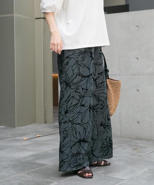 ITEMS URBANRESEARCH(アイテムズ アーバンリサーチ)の「イージーワイドストレートパンツ(その他パンツ・レディース・グリーン/ブラウン/ドット・FREE)」の14枚目の写真