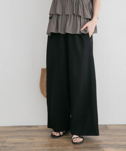 ITEMS URBANRESEARCH(アイテムズ アーバンリサーチ)の「イージーワイドストレートパンツ(その他パンツ・レディース・グリーン/ブラウン/ドット・FREE)」の20枚目の写真