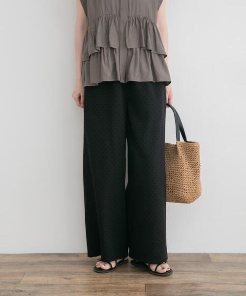 ITEMS URBANRESEARCH(アイテムズ アーバンリサーチ)の「イージーワイドストレートパンツ(その他パンツ・レディース・グリーン/ブラウン/ドット・FREE)」の22枚目の写真