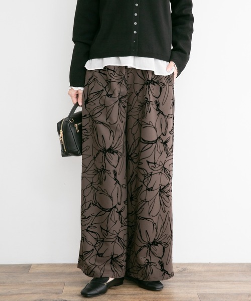 ITEMS URBANRESEARCH(アイテムズ アーバンリサーチ)の「イージーワイドストレートパンツ(その他パンツ・レディース・グリーン/ブラウン/ドット/ブラウン系その他/チャコールグレー/グレー系その他・FREE)」の5枚目の写真