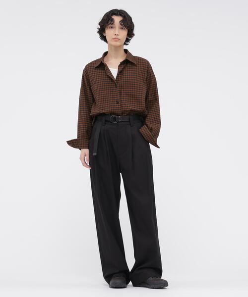 MHL.（エムエイチエル）の「FADED LINEN COTTON PLAINWEAVE（シャツ/ブラウス・レディース・ブラウン・1/2）」の2枚目の写真