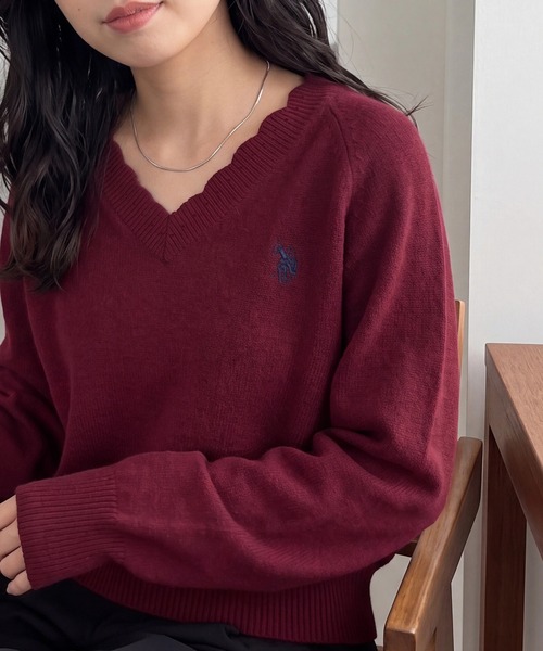 U.S. POLO ASSN.(ユーエスポロアッスン)の「【U.S. POLO ASSN.】ワンポイント刺繍 リブスカラップ Vネックニットトップス(ニット/セーター・レディース・ワイン/ネイビー/アイボリー/ベージュ/グレー・FREE)」の5枚目の写真