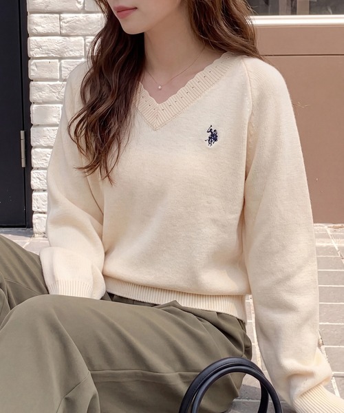 U.S. POLO ASSN.(ユーエスポロアッスン)の「【U.S. POLO ASSN.】ワンポイント刺繍 リブスカラップ Vネックニットトップス(ニット/セーター・レディース・ワイン/ネイビー/アイボリー/ベージュ/グレー・FREE)」の18枚目の写真