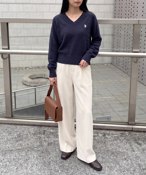 U.S. POLO ASSN.(ユーエスポロアッスン)の「【U.S. POLO ASSN.】ワンポイント刺繍 リブスカラップ Vネックニットトップス(ニット/セーター・レディース・ワイン/ネイビー/アイボリー/ベージュ/グレー・FREE)」の11枚目の写真