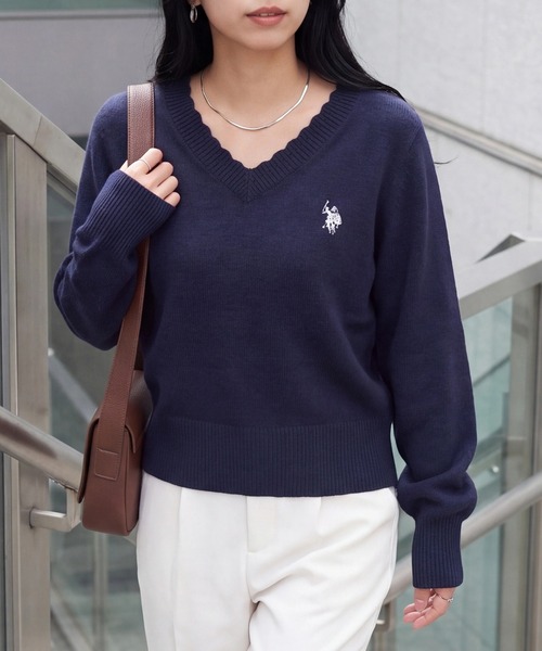 U.S. POLO ASSN.(ユーエスポロアッスン)の「【U.S. POLO ASSN.】ワンポイント刺繍 リブスカラップ Vネックニットトップス(ニット/セーター・レディース・ワイン/ネイビー/アイボリー/ベージュ/グレー・FREE)」の7枚目の写真