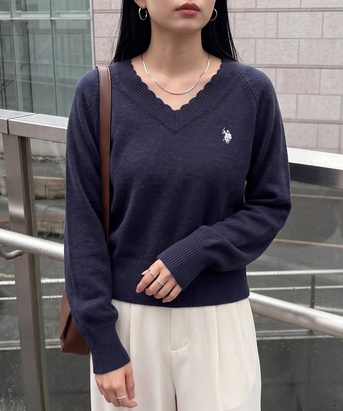 U.S. POLO ASSN.(ユーエスポロアッスン)の「【U.S. POLO ASSN.】ワンポイント刺繍 リブスカラップ Vネックニットトップス(ニット/セーター・レディース・ワイン/ネイビー/アイボリー/ベージュ/グレー・FREE)」の8枚目の写真