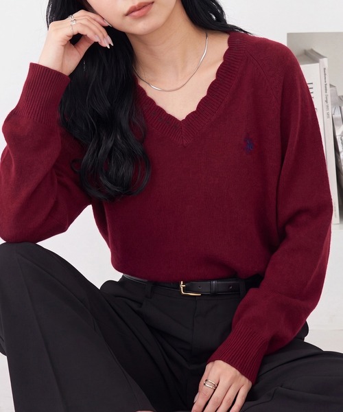 U.S. POLO ASSN.(ユーエスポロアッスン)の「【U.S. POLO ASSN.】ワンポイント刺繍 リブスカラップ Vネックニットトップス(ニット/セーター・レディース・ワイン/ネイビー/アイボリー/ベージュ/グレー・FREE)」の12枚目の写真