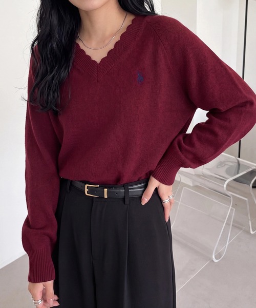 U.S. POLO ASSN.(ユーエスポロアッスン)の「【U.S. POLO ASSN.】ワンポイント刺繍 リブスカラップ Vネックニットトップス(ニット/セーター・レディース・ワイン/ネイビー/アイボリー/ベージュ/グレー・FREE)」の15枚目の写真