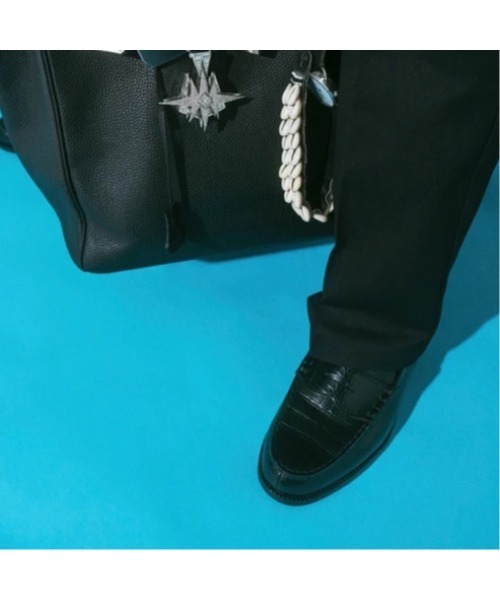 The Kenford Fineshoes(ケンフォードファインシューズ)の「EMBOSSED LOAFERS BLACK CROCODILE COMBI(ローファー・メンズ・ブラック・27/25/25.5/26/26.5)」の2枚目の写真