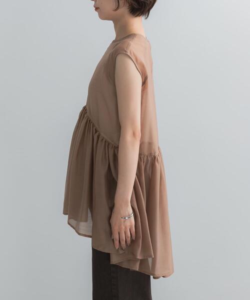URBAN RESEARCH ROSSO WOMEN(アーバンリサーチ ロッソ)の「ELENDEEK SHEER PEPLUM BLOUSE(シャツ/ブラウス・レディース・チャコールグレー/ベージュ/レッド・FREE)」の16枚目の写真