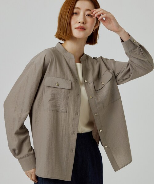 grove(グローブ)の「顔周りをすっきり見せる バンドカラースキッパーシャツ(シャツ/ブラウス・レディース・アイボリー/ブラック系1/ネイビー系2/ブラウン系その他・03/02/04/05)」の4枚目の写真