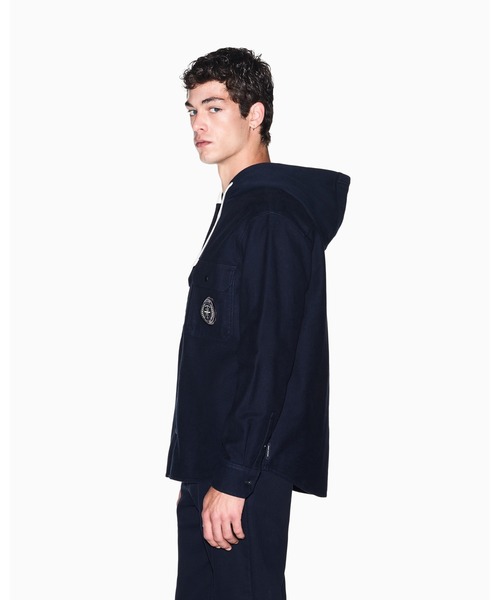 ARMANI EXCHANGE(アルマーニエクスチェンジ)の「【A|X アルマーニ エクスチェンジ】CO モールスキン コンフォートフィットフーデッドシャツ/COMFORT(シャツ/ブラウス・メンズ・ダークネイビー・X-SMALL/X-LARGE/SMALL/MEDIUM/LARGE)」の2枚目の写真