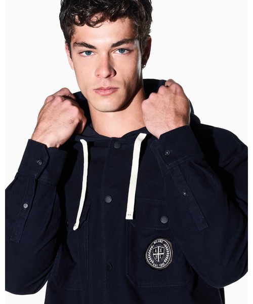 ARMANI EXCHANGE(アルマーニエクスチェンジ)の「【A|X アルマーニ エクスチェンジ】CO モールスキン コンフォートフィットフーデッドシャツ/COMFORT(シャツ/ブラウス・メンズ・ダークネイビー・X-SMALL/X-LARGE/SMALL/MEDIUM/LARGE)」の4枚目の写真