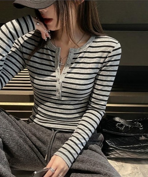 SHEPP(シープ)の「【26年秋冬新作】ボーダー ヘンリーネック レースレイヤード 長袖 ロンT(Tシャツ/カットソー・レディース・グレー・M)」の7枚目の写真