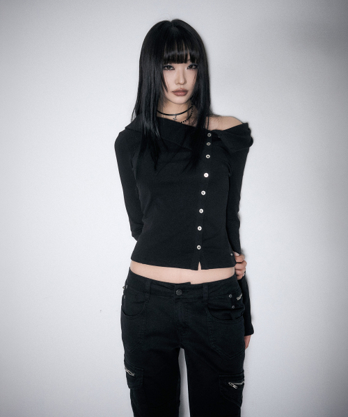 SCHISM INDUCING(スキズムインデューシング)の「ボタン付きカウルハイネックトップ ブラック(Tシャツ/カットソー・レディース・その他・FREE)」の10枚目の写真